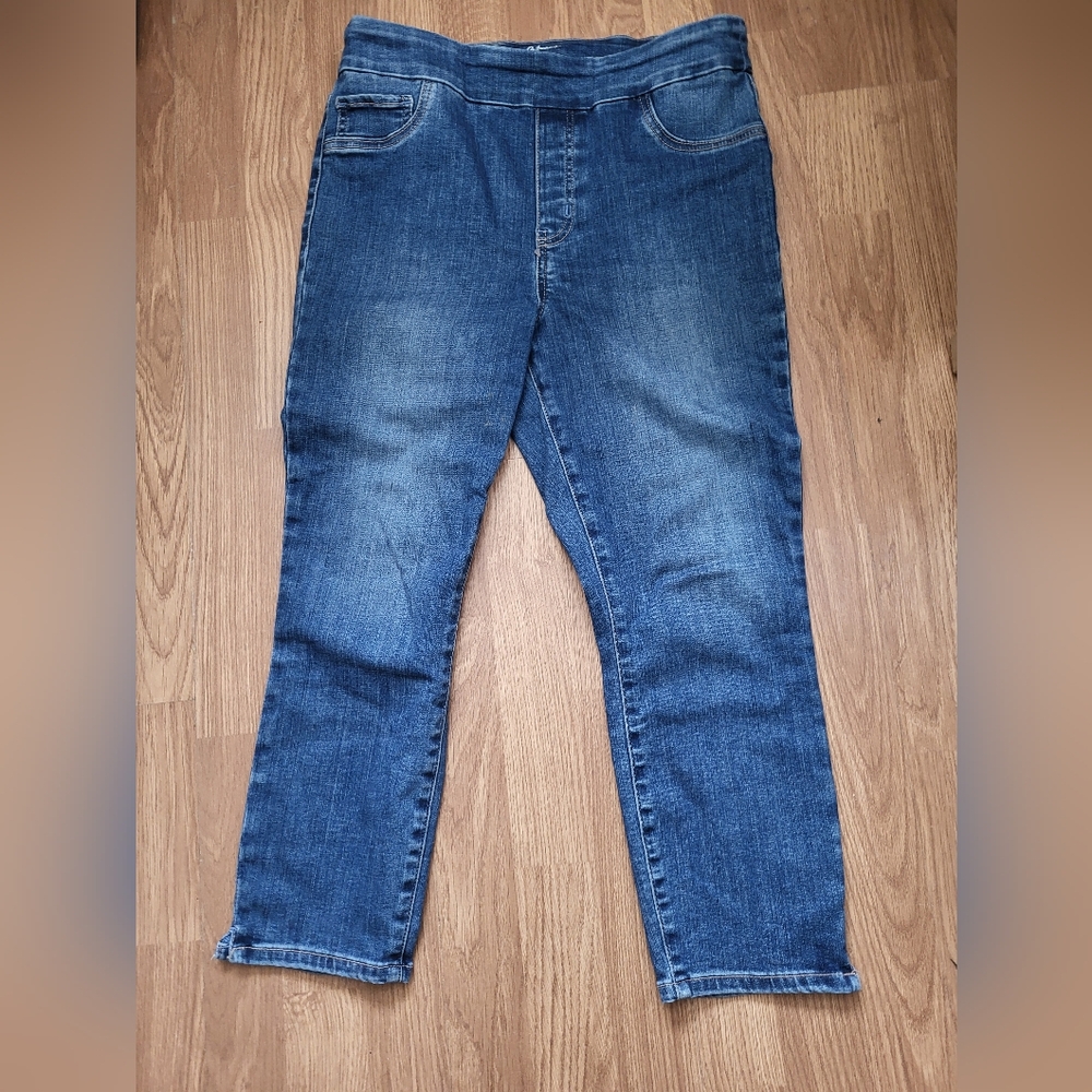 Reitmans Classic Pull On Blue Straight-Leg Women M - Size 8 Petite Capri Denim
